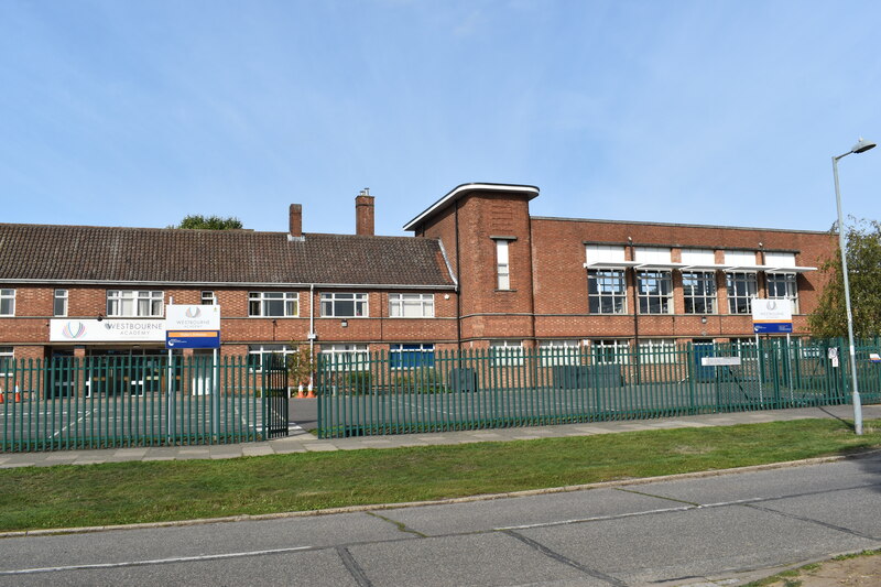 Westbourne Academy, Ipswich © Simon Mortimer :: Geograph Britain and ...