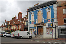 SU1405 : Disused former cinema In Ringwood market place by Clive Perrin