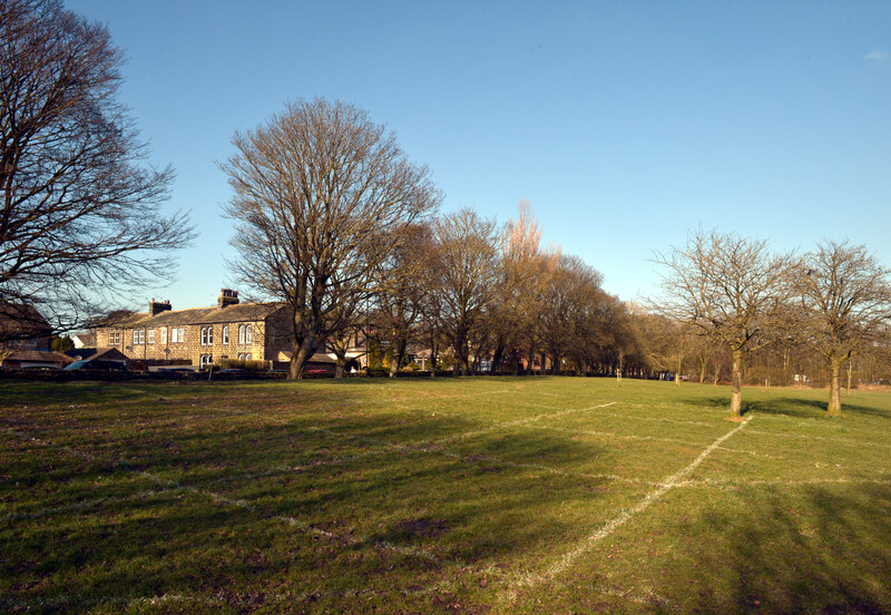 Tarnfield Park, Yeadon © habiloid :: Geograph Britain and Ireland