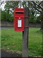 Elizabethan postbox on Townend Road, Kilmarnock