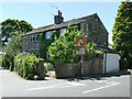 Houses at the end of Broomy Lea Lane