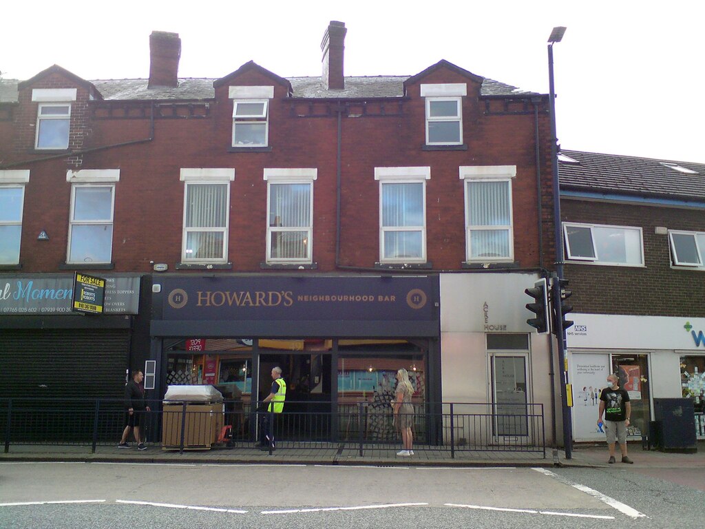 Howard's Neighbourhood Bar © Gerald England :: Geograph Britain and Ireland