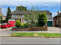 SU6353 : Houses on Darlington Road by Mr Ignavy