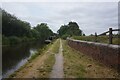 SP2098 : Birmingham & Fazeley Canal towards Fisher's Mill Bridge by Ian S