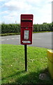 Elizabeth II postbox on Cornmill Close, Elmley Castle