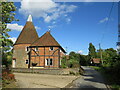 TQ6360 : Old Roundel Oast House, Trottiscliffe by Malc McDonald