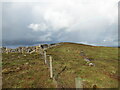NT1058 : Fence junction on West Cairn Hill by Alan O'Dowd