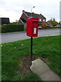 Elizabeth II postbox on Hawling Road, Market Weighton