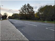 TQ4395 : Oakwood Hill, Loughton by David Howard