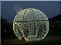 SK2670 : The Giant Bauble by Graham Hogg