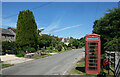SU1497 : Red Phone Box, Dunfield by Des Blenkinsopp