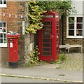 SU1069 : Postbox and K6 telephone kiosk, Avebury by Alan Murray-Rust