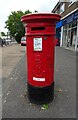 TQ2466 : Edward VII postbox on Stonecot Hill, Sutton by JThomas