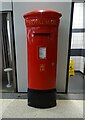 Elizabeth II postbox, Oxford Railway Station