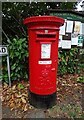 Elizabeth II postbox on Church Road, Kelvedon Hatch