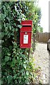 Elizabeth II postbox, Willows Green