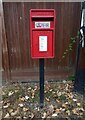 Elizabeth II postbox on the B186, North Ockendon