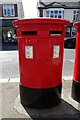 Double aperture Elizabeth II postbox on Rectory Grove, Southend-on-Sea