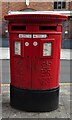 Double aperture Elizabeth II postbox on Western Road, Romford