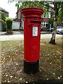 Elizabeth II postbox on Ingrave Road