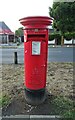 Elizabeth II postbox on Havering Road, Romford