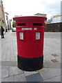 Double aperture Elizabeth II postbox on High Street, Slough