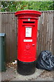 Elizabeth II postbox on Wessex Road, Bourne End