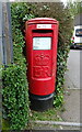 Elizabeth II postbox on Warsash Road