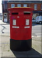 Double aperture Elizabeth II postbox on Bargates