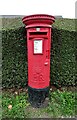 Elizabeth II postbox on Melton Road