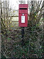 Elizabeth II postbox on Bennetts Lane