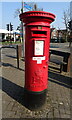 Elizabeth II postbox on Lyndhurst Road