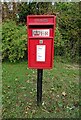 Elizabeth II postbox on Pavenham Road