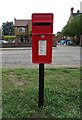 Elizabeth II postbox on Bromham Road