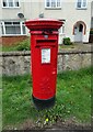 Elizabeth II postbox on Oakley Road