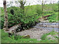 Pont troed wedi ei difrodi / Damaged footbridge