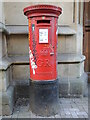 ST5873 : Broad Street box by Neil Owen