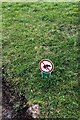 SO4235 : Wordless notice on grass, Kingstone, Herefordshire by Jaggery