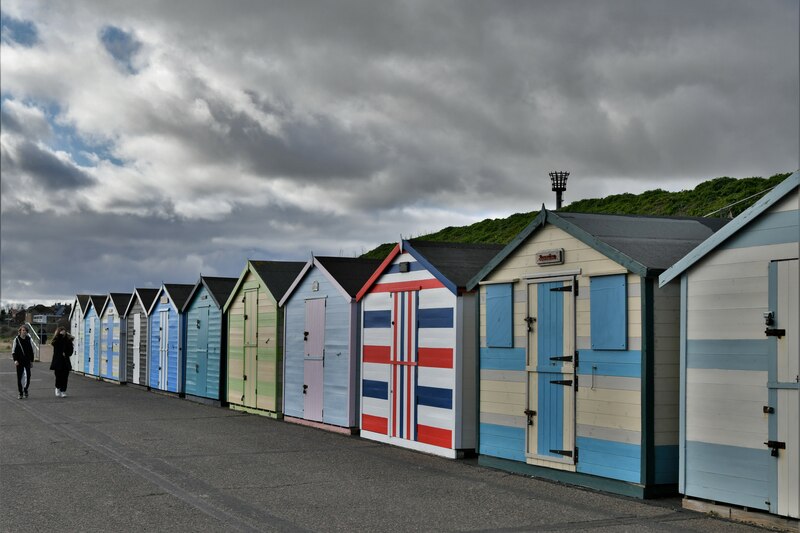 pakefield-beach-huts-michael-garlick-geograph-britain-and-ireland