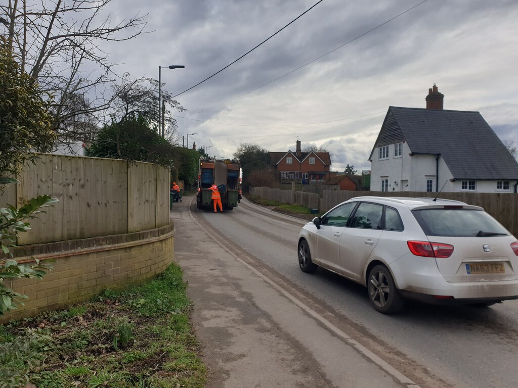 Bin day on Long Lane © Oscar Taylor Geograph Britain and Ireland