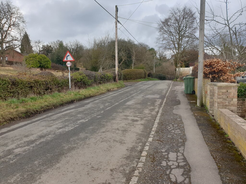 Collaroy Road © Oscar Taylor :: Geograph Britain and Ireland