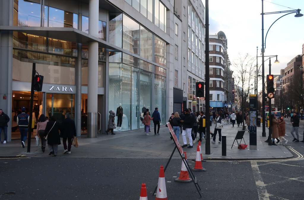 zara-oxford-street-hugh-venables-geograph-britain-and-ireland