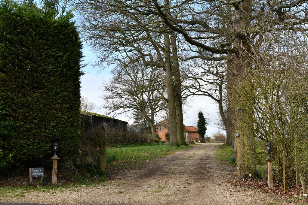 thelveton-the-old-manor-house-michael-garlick-geograph-britain