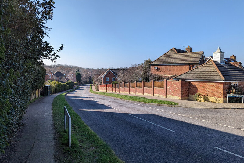 Pallingham Drive, Maidenbower, Crawley © Robin Webster :: Geograph