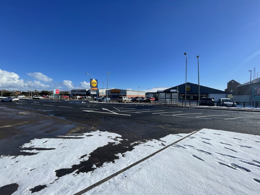 out-of-town-shops-ralph-greig-geograph-britain-and-ireland