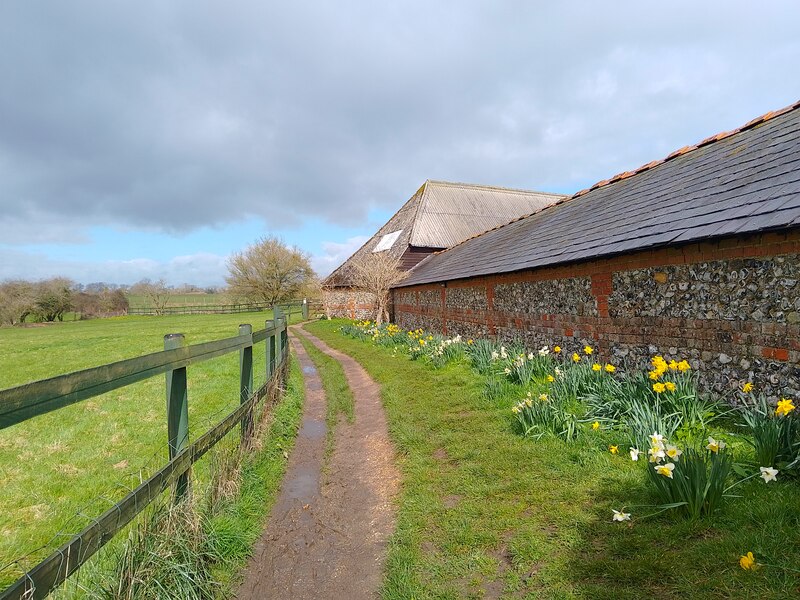 path-past-old-manor-house-oscar-taylor-geograph-britain-and-ireland