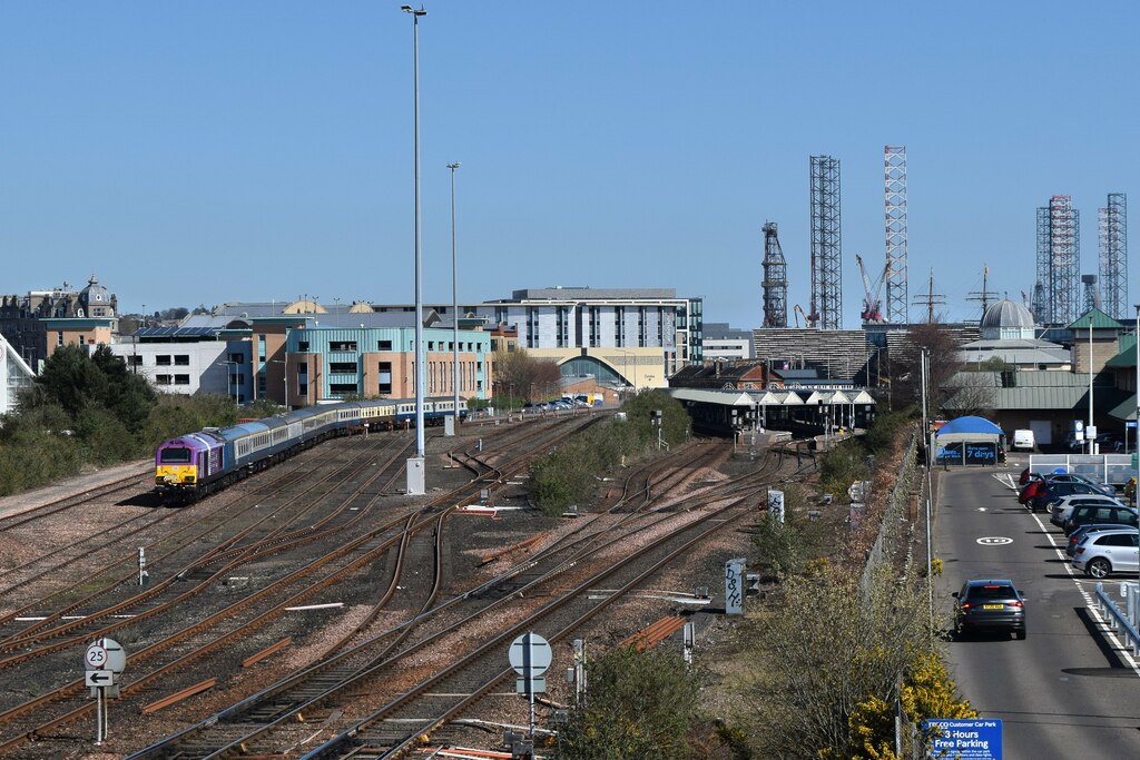 Looking towards Dundee station © Bill Harrison :: Geograph Britain and ...