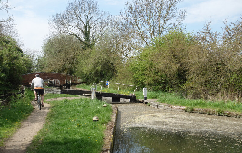 Cyclist at Lock 9 © Des Blenkinsopp :: Geograph Britain and Ireland