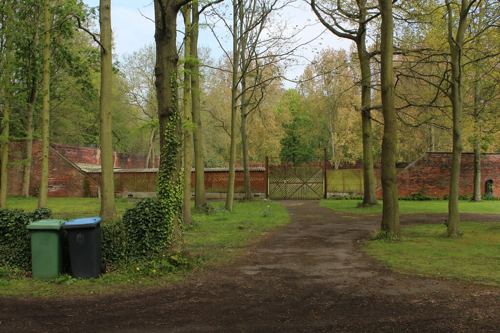 Walled Brick Garden in Almshouses Wood © Chris Heaton :: Geograph ...