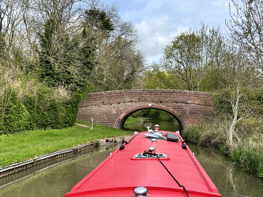 approaching-bridge-31-on-the-grand-union-andrew-abbott-geograph